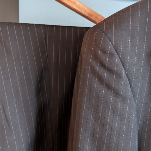 SOLD/// Strellson Striped Charcoal Suit 38/32 'Lucky Livio' - Picture 5 of 9